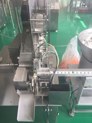 Machine de remplissage de tubes de comprimés à effervescence horizontale entièrement automatique