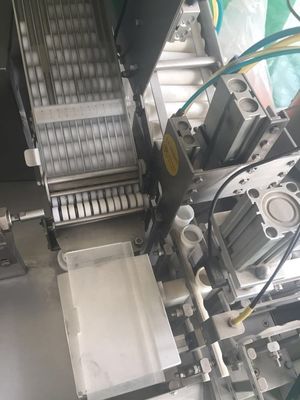 Machine de remplissage de tubes de comprimés à effervescence horizontale entièrement automatique