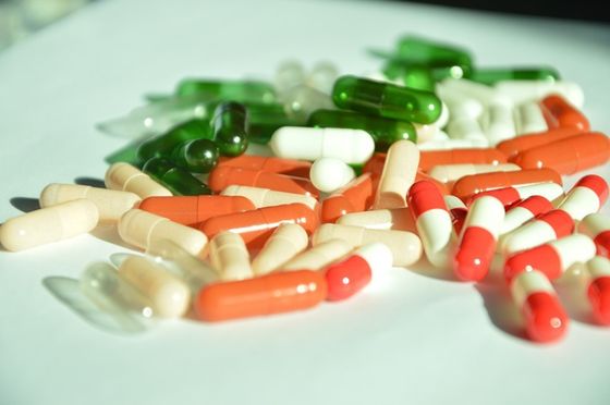 Compteur de pilules de pharmacie à vibration semi-automatique